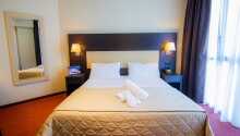 Hotellets værelser tilbyder flotte og komfortable rammer for jeres ophold.
