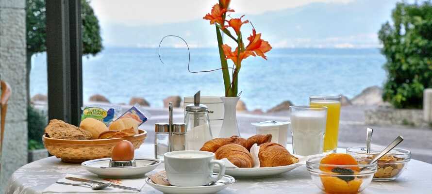 Nyd morgenmaden og aftensmaden på terrassen til jeres egen lejlighed