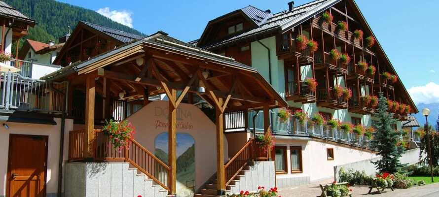 Hotel Parco dello Stelvio ligger omgivet av vacker natur vid foten av berget Ortler i Cogolo di Pejo i norra Italien