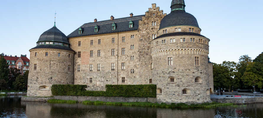 Eller tag på udflugt til Örebro og besøg byens imponerende slot.