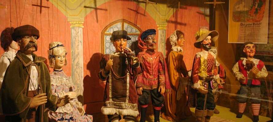 Oplev de gamle teaterfigurer på det betagende figurmuseum.