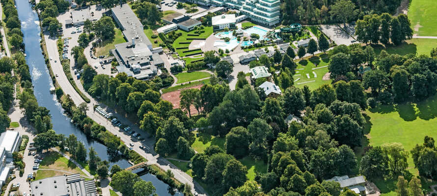 Ronneby Brunn Hotell ligger i det grønne og byder på masser af wellness med et omfattende spa-program.