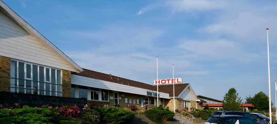 Hotellet har en rolig beliggenhed imellem Ringkøbing og Herning og er et godt udgangspunkt for oplevelser i Midtjylland