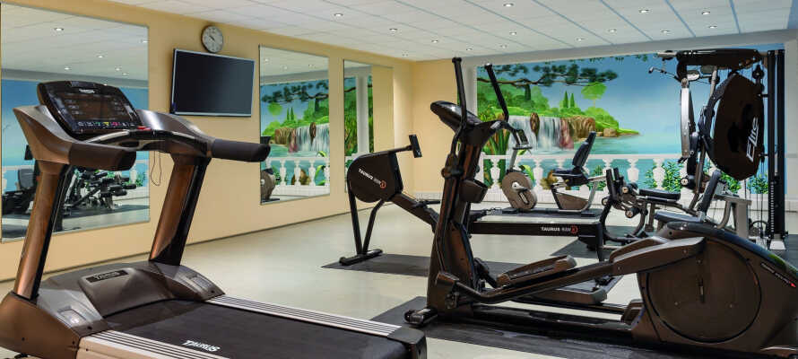 Under opholdet har I fri adgang til hotellets wellnessområde med sauna og fitnessrum.