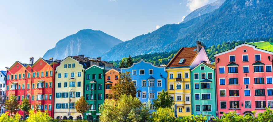 Det kulturelle centrum i Tyrols hovedby, Innsbruck, ligger bare omkring en times kørsel fra hotellet.