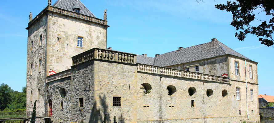 Besøg ’Schloss Gesmold’, som hver lørdag åbner for gæster og tilbyder forskellige aktiviteter.