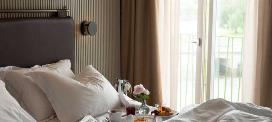 Nyd en komfortabel base i hotellets moderne og hyggelige hotelværelser.