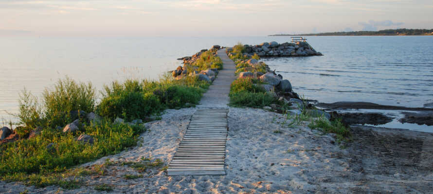 Nyd godt af nærheden til Öland og kombinér opholdet med en tur til den aflange ø.