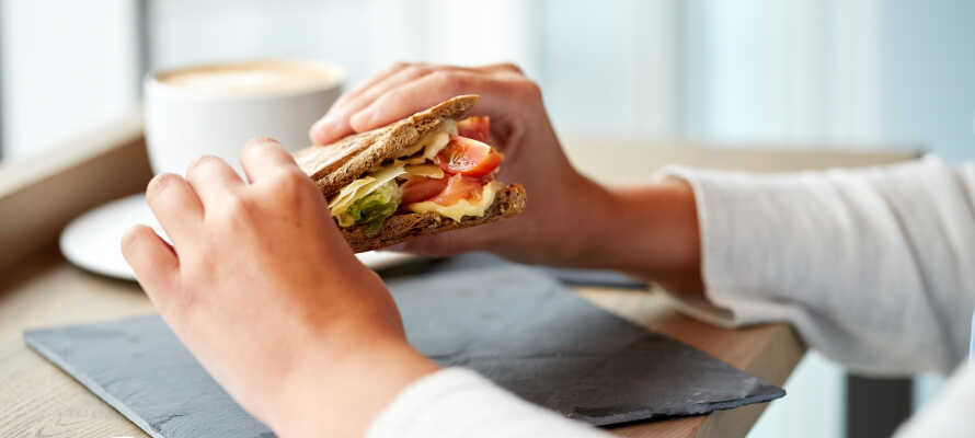 Pakken inkluderer en sandwich og kaffe to go hver dag under opholdet