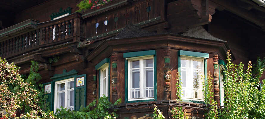 Hotellet har en central beliggenhed i St. Johann, og tilbyder hver onsdag guidede vandreture gennem den charmerende by.