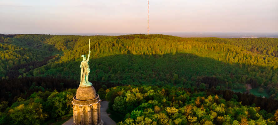 Det spektakulære Hermann-monument tiltrækker besøgende fra nær og fjern.