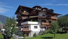 Gasthof Eckartauerhof har en malerisk placering i en rolig bydel i Mayrhofen.