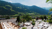Hotellet ligger i Hippach, lige nord for Mayrhofen, omgivet af tyrolsk natur.