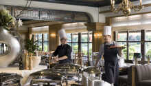 Nyd regionale og internationale specialiteter i hotellets egen panoramarestaurant.