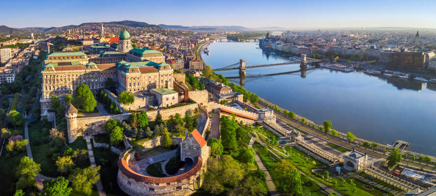 Budapest är en otrolig stad med massor av sevärdheter och vackra vyer längs med Donaufloden.