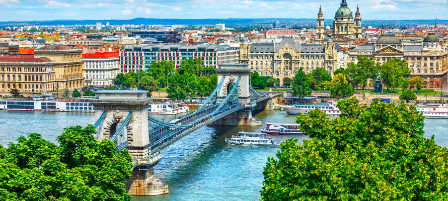Hotellets centrale placering i hjertet af Budapest, giver jer korte afstande til alle byens seværdigheder.