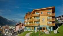 Hotellet ligger i 1.884 meters højde over havets overflade i hjertet af naturparken Adamello Brenta.