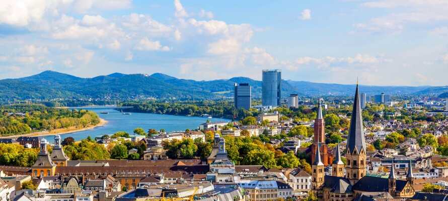 Nyd et billigt ophold i Bonn og gå en tur langs Rhinen.
