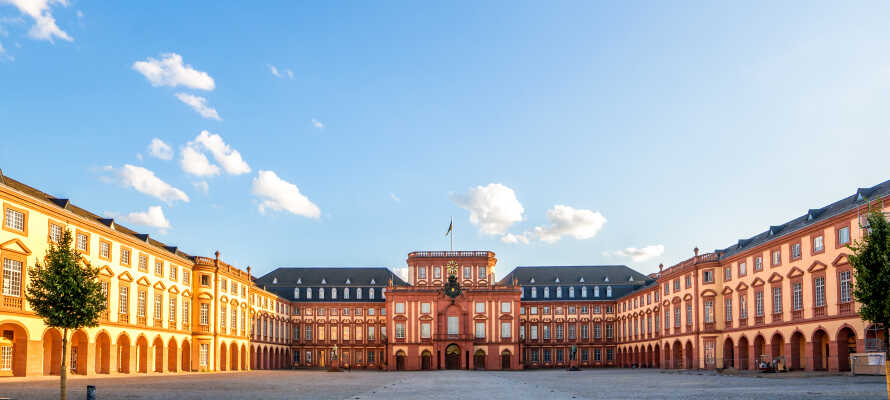 Barokslottet Mannheim Schloss er et af ​​de vigtigste kulturelle seværdigheder i Mannheim.