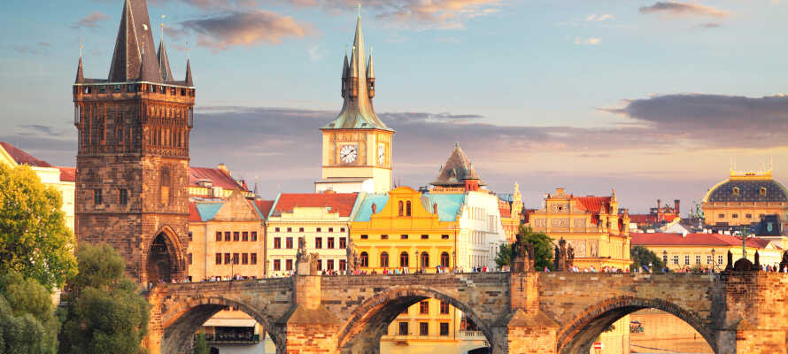 Uanset om det er en gåtur over Karlsbroen, et besøg på Kafka-museet eller en rundvisning på slottet: Prag har meget at byde på.