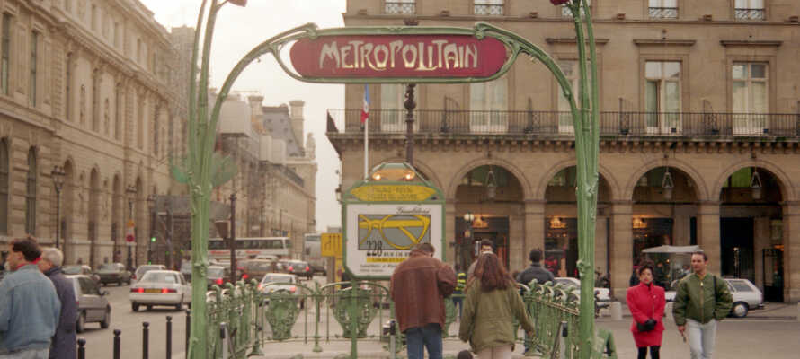 Med metroen kan du hurtigt komme til centrum af Paris.