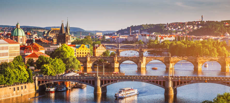 Kombiner din bilferie i Tjekkiet med en tur til hovedstaden Prag.