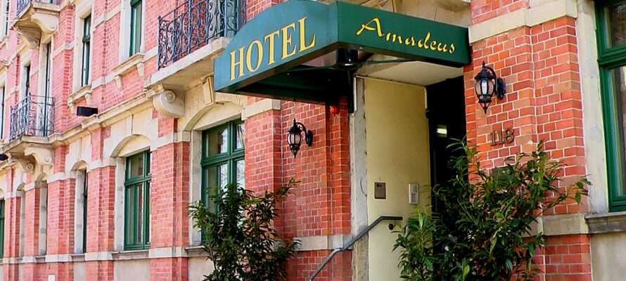 Det 3-stjärniga Hotel Amadeus har ett bra läge några få kilometer från Dresdens centrum och nära kollektivtrafik.