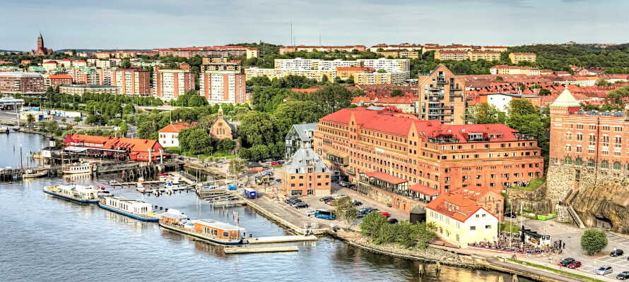 Oplev Göteborgs levende bymidte, lige ved siden af havet.