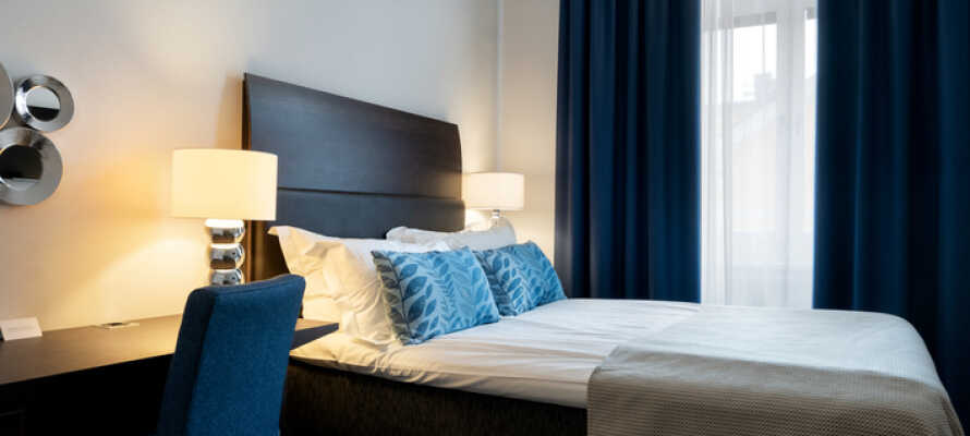 Hotellets standardværelser giver jer en komfortabel base under jeres ophold.