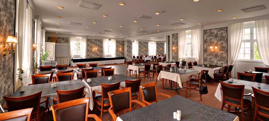 Hotellets restaurant serverer retter inspireret af det nordiske køkken.