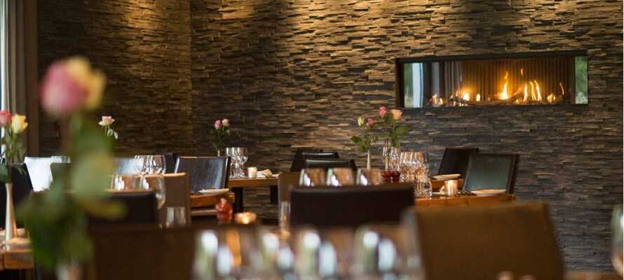 I kan nyde et lækkert aftensmåltid i hotellets moderne restaurant. Maden er lavet med omhu og årstidens råvarer.